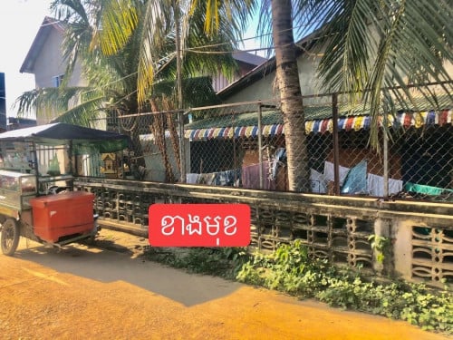 ភូមិ ចាក់ជ្រូក សង្កាត់សំរោងក្រោម ខ័ណ្ឌ ពោធិសែនជ័យ