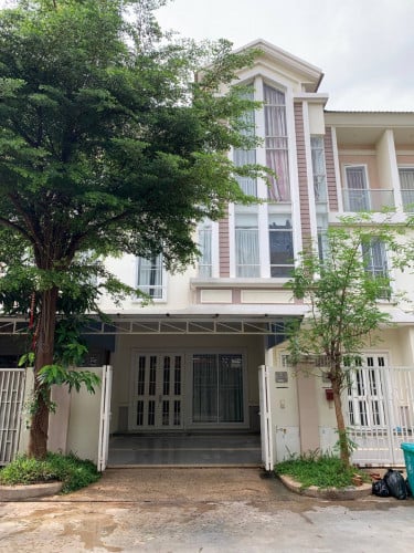 Chip Mong sensok បុរី​ ជិប​ ម៉ុង សែនសុខ