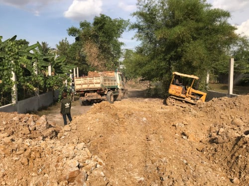 ដីភូមិស្អាតលក់ឡៃឡុងប្រញាប់ស្មើជ្រុងក្បែរផ្លូវជាតិលេខ៥ 13m*48m