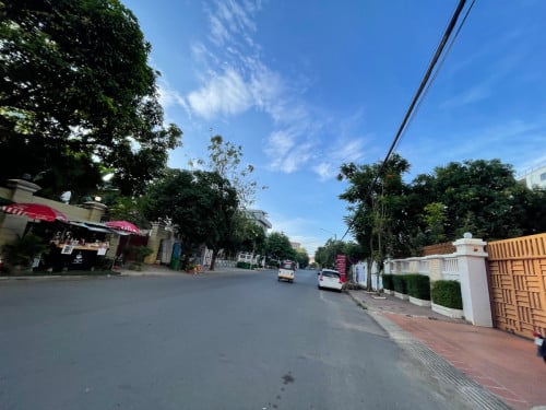 02 Lots Of Land For Sale In BKK1, 980sqm (Hard Tittle), 9,000$ Per Sqm