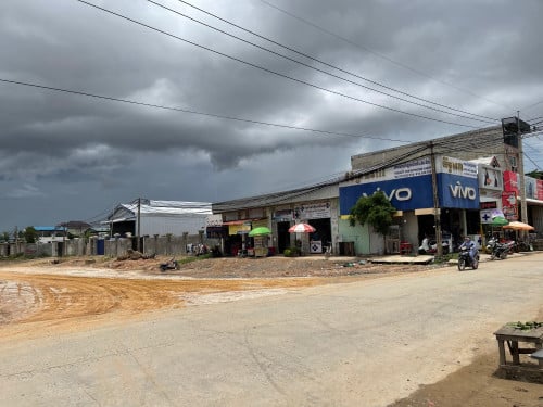 ផ្ទះក្បែរ Borey Pipop Thmey Sensok ផ្ទះកែង អាជីវកម្ម (កែងផ្លូវពង្រីកធំ) តំលៃពិសេស ក្រោមទីផ្សារ