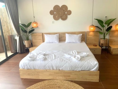គ្រែឈើកៅស៊ូ (Wooden  Bed)