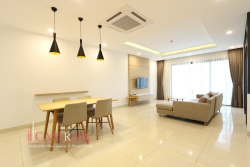 프놈펜에 임대 주택 Tonle Bassac area| 2 bedrooms serviced apartment for rent | Rooftop pool & Gym