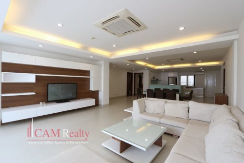 Spacious 3 bedrooms serviced apartment for rent in BKK1
