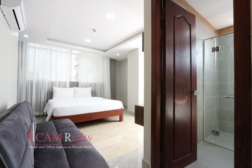 BKK2 Area| Modern style 3 bedroom serviced apartment for rent (pool, gym, steam & sauna)
