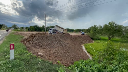 Land for sale/ដីអាជីវកម្មលក់ 70mX100m St.1 km79