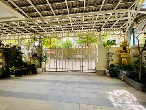 Villa លក់បូករួមសម្ភារះទាំងអស់ ចរចារតំលៃពិសេស