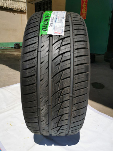 285/40R22 Delinte DS8