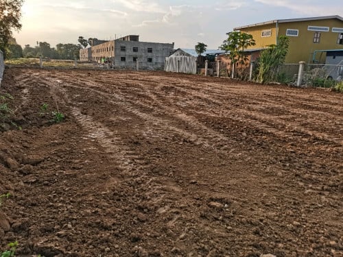 ដី​លក់បន្ទាន់