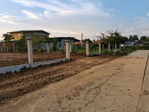 ដី​លក់បន្ទាន់