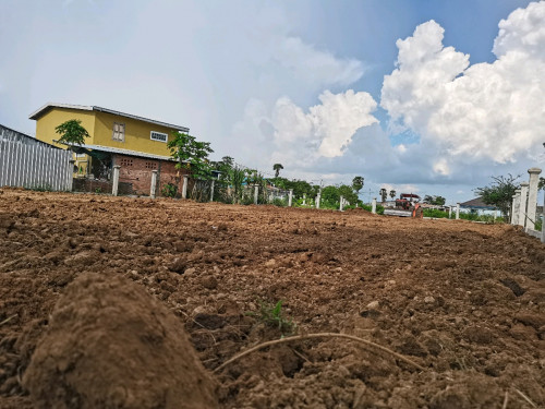 ដី​លក់បន្ទាន់