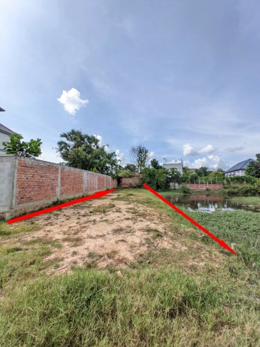 ដីលក់បន្ទាន់ជាប់សាលាឃុំស្វាយដង្គុំ