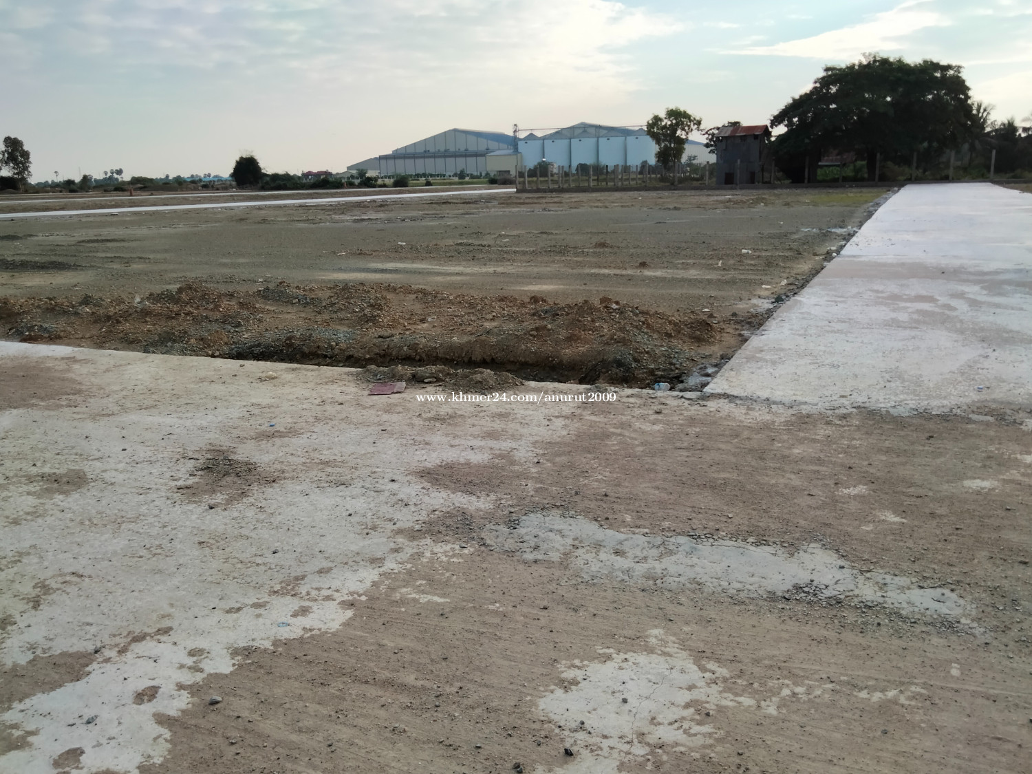 Bat dong land for sales 24 km from phonm penh Price 800.00 in Veang