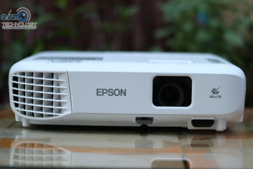 Projector EPSON EB-E01