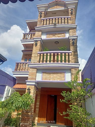 --- ផ្ទះវីឡា មានបំពាក់គ្រឿងសង្ហារឹមប្រណិត នៅក្តីតាកុយ ផ្លូវជាតិលេខ១ លក់បន្ទាន់ ---