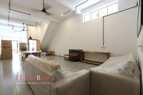 Western style 2 bedrooms renovated town house for rent in Daun Penh