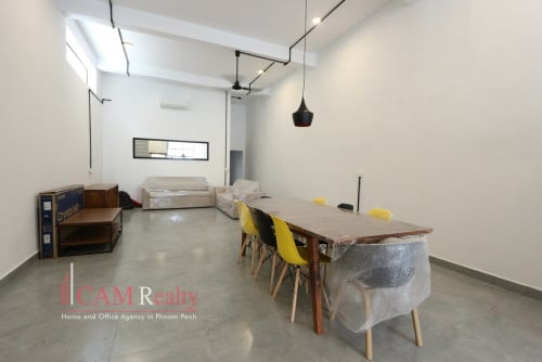 Western style 2 bedrooms renovated town house for rent in Daun Penh
