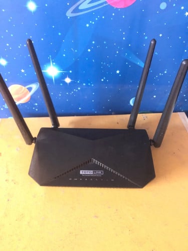 16$ ToTolink Router model AC1200
