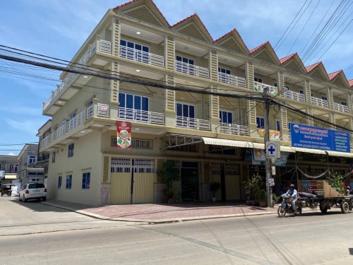 ផ្ទះកែងអាជីវក្មសម្រាប់ជួលនៅលើផ្លូវលូ៥