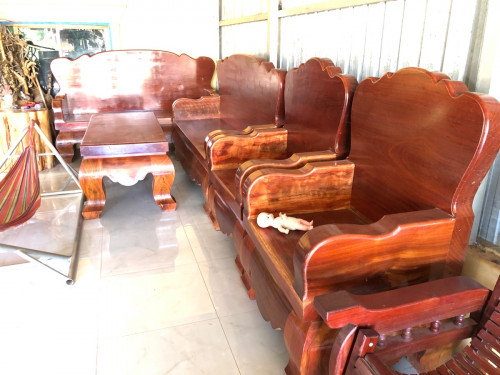 សាឡុងឈុតធំឈើ រាជកុល