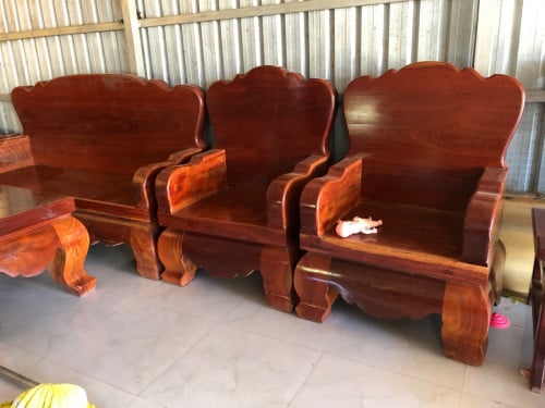 សាឡុងឈុតធំឈើ រាជកុល