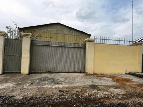 ឃ្លាំងសម្រាប់ជួល 200 m² នៅជិតបុរីឈូកវ៉ា 3