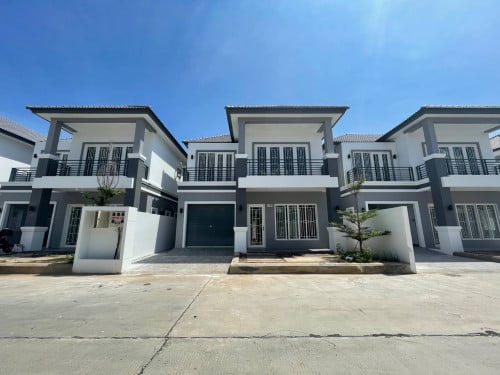 ផ្ទះវីឡាលក់បន្ទាន់តម្លៃក្រោមទីផ្សារ