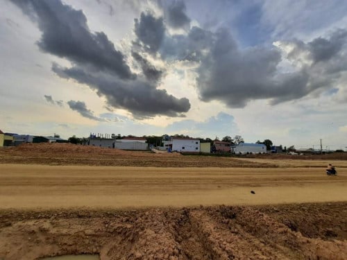 ជាប់ផ្លូវក្រវ៉ាត់ក្រុង3 លក់ធូរថ្លៃ  016855459