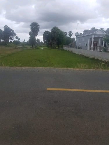 ដីលក់ជាប់ផ្លូវជាតិ(ចុះពីផ្សាបាត់ដឹង១០នាទី)ទំហំ18m×40m