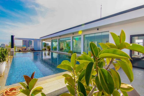 Modern & Service apartment one-bedroom with gym and pool for rent south of Russian market