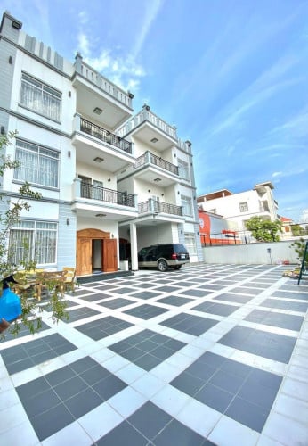 Big Villas For Rent in Toul Kork Area, 20x25m, 14 Rooms, Big Parking, Have Furniture,  Per Month