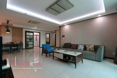 BKK1 area| 3 bedrooms condominium on 17th floor for rent| Pool, Gym &amp; Sauna
