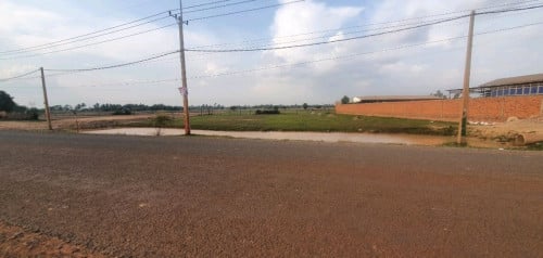 ដីលក់បន្ទាន់🔥🔥នៅជិតបុរីសៀងណាំ2 លើផ្លូវកៅស៊ូ30m