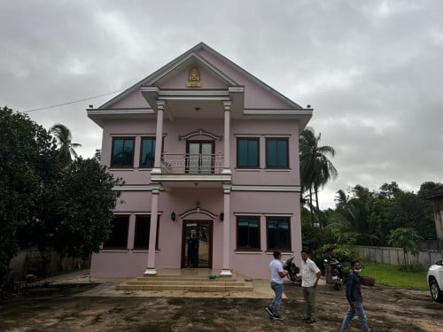 ផ្ទះជួល ( ទីតាំងល្អសម្រាប់ធនាគារ សាលា មន្ទីពេទ្យ )