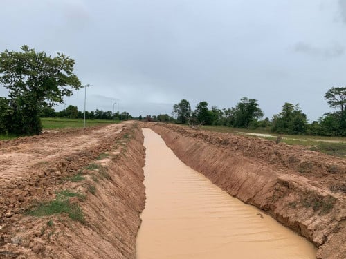 ដីលក់ ចុះ ១គីឡូម៉ែត្រ ពីផ្លូវជាតិលេខ២