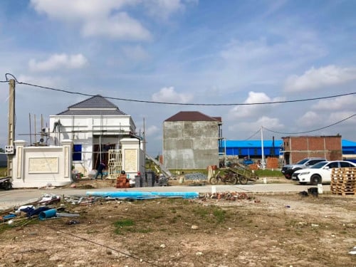 ដីលក់ (ក្បែសាលាខណ្ឌកំបូល)