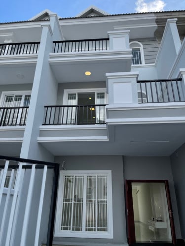 វីឡាកូនកាត់