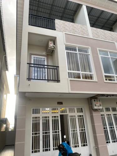 ផ្ទះវីឡាកូនកាត់ សល់កែង លក់បន្ទាន់