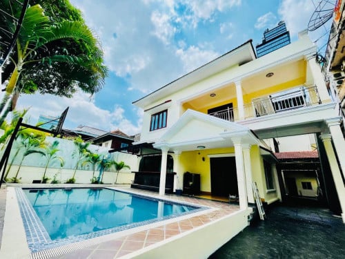 Boutique For Rent At Daun Penh Area, Near Independent Monument, 10 Beds Plus, No Furniture, 4,500$