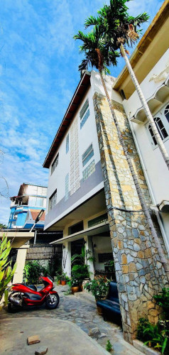 Boutique Hotel For Rent At Daun Penh Area, Near Independent Monument, 16 Rooms 4,500$, Good Area