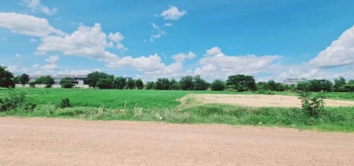 ដីលក់នៅក្រោយផ្សារ ពួ ពុយ