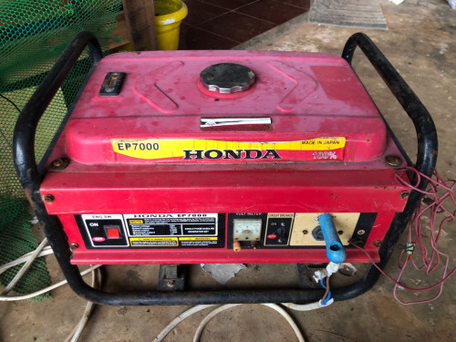 Honda 7000 gasoline generator, almost new, koh kong province