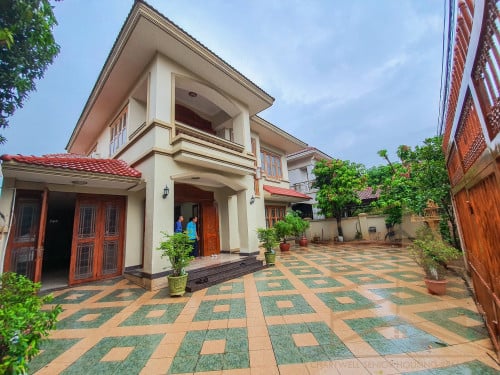 4 bedrooms Villa available for rent in Chroy Changva Area