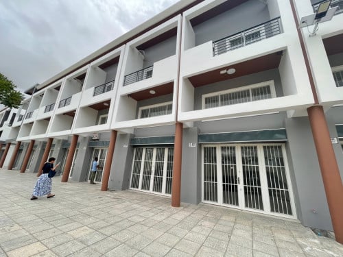 ផ្ទះលក់បន្ទាន់  លើផ្លូវ៣០ម