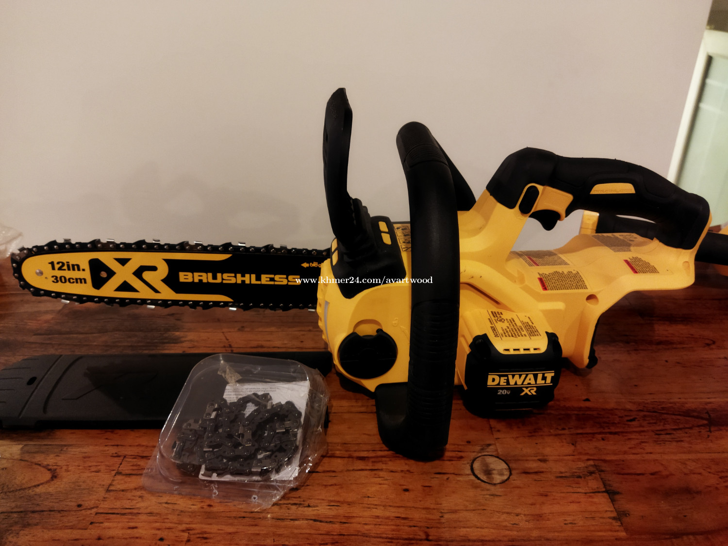 DEWALT 20V XR cordless chainsaw. Price 249.00 in Phnom Penh, Cambodia