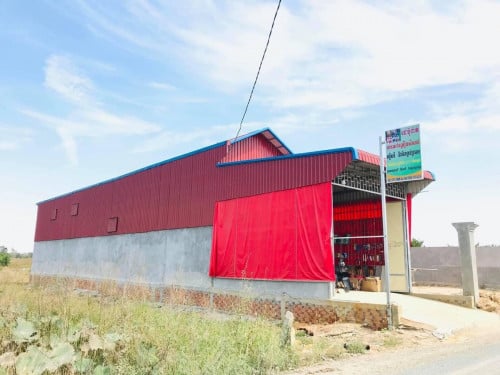 ឃ្លាំងនឹងដីរលក់ មានទឹកមាន ភ្លើង នឹង មានអ្នកជួលមានប្រាប់ប្រចាំខែស្រាប់