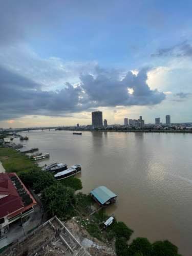 Brand New Studio Room (Riverside View)