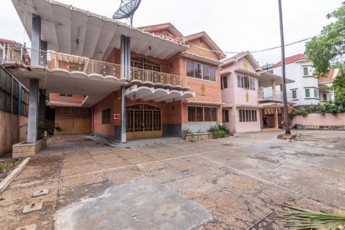 Two Villas For Rent At Daun Penh Area, Near Independent Monuement,  Land Size: 32x33m, 10,000$