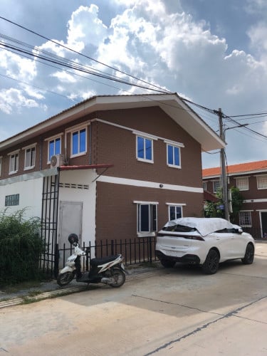 ផ្ទះល្វែងលក់