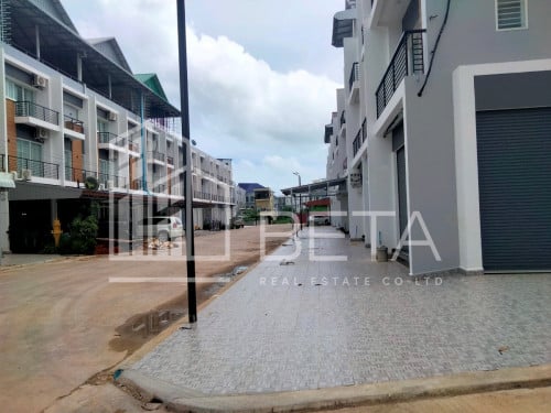 Townhouse House for Rent and Sale: